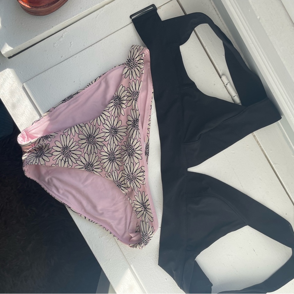 &Other Stories Black and Pink Floral Bikini